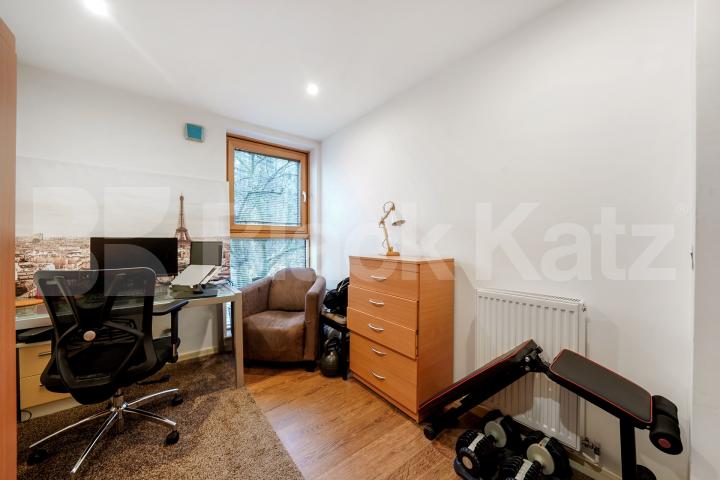 Flooded with natural light,south facing & dual aspect  Boulevard Mansions.Borough Road, Borough